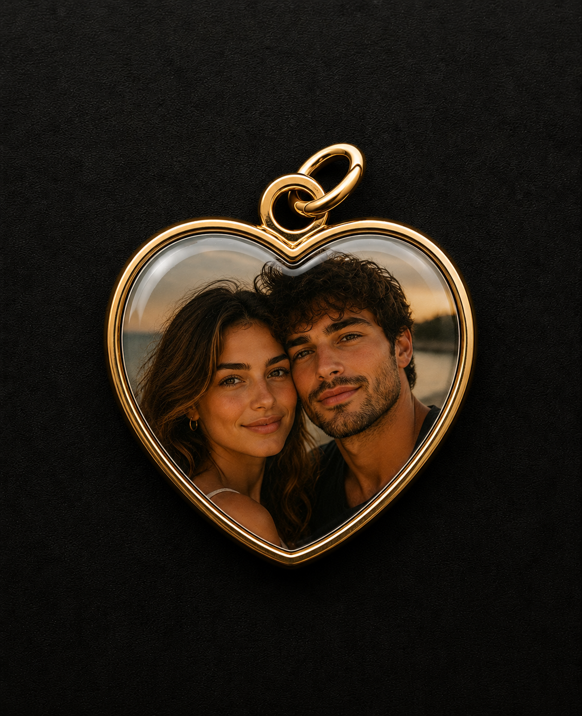 Detalle de fotografía sellada con resina sobre metal